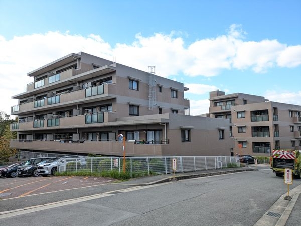 ロイヤルヒルズ富雄Ｆ棟　中古マンション