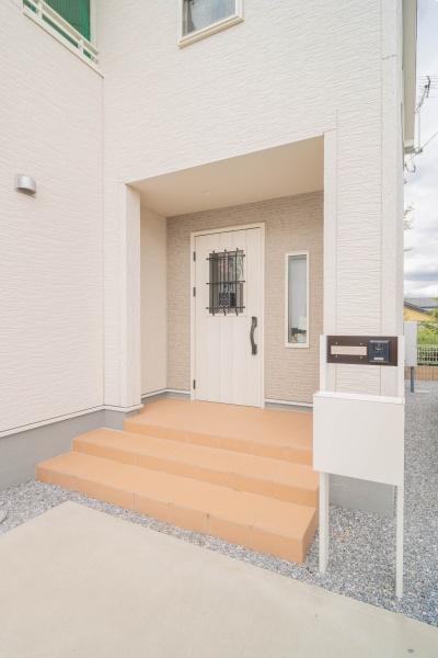 真岡市長田4丁目の中古一戸建て(玄関)