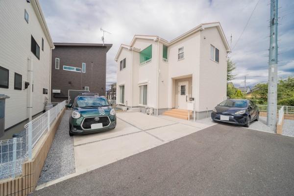 真岡市長田4丁目の中古一戸建て(前面道路含む現地写真)