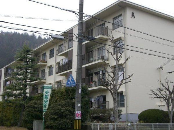 岩倉村松中層団地Ａ棟