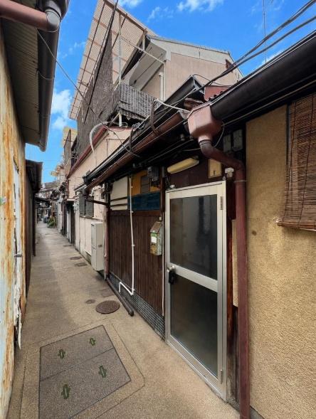 京都市中京区聚楽廻東町の中古テラスハウス