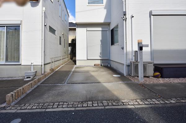 鶴ヶ島市脚折町3丁目の中古一戸建て(駐車場)