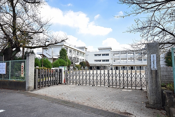 川越市かし野台２丁目の中古一戸建て(川越市立大東西中学校)