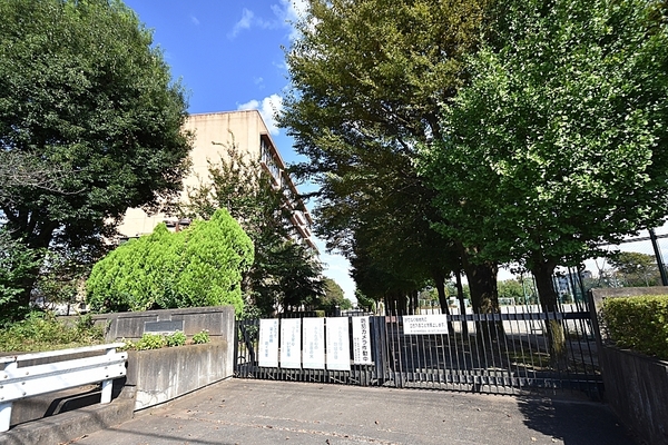 埼玉県鶴ヶ島市鶴ヶ丘ガレージハウス　新築戸建(鶴ヶ島市立南中学校)