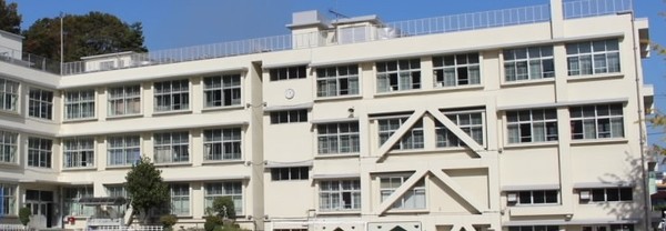 岩国市新港町5丁目の中古一戸建て(岩国市立装港小学校)
