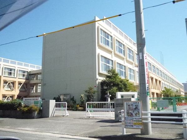 岩国市山手町２丁目の中古一戸建て(岩国市立麻里布小学校)
