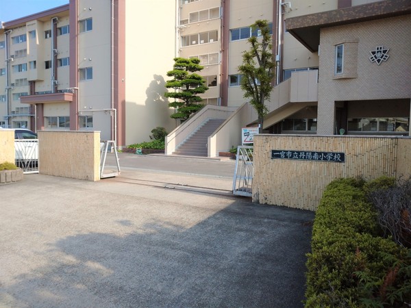 一宮市伝法寺1丁目の土地(一宮市立丹陽南小学校)