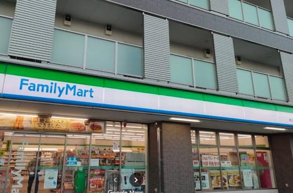 クラーク春日部壱番館(ファミリーマート春日部谷原二丁目店)