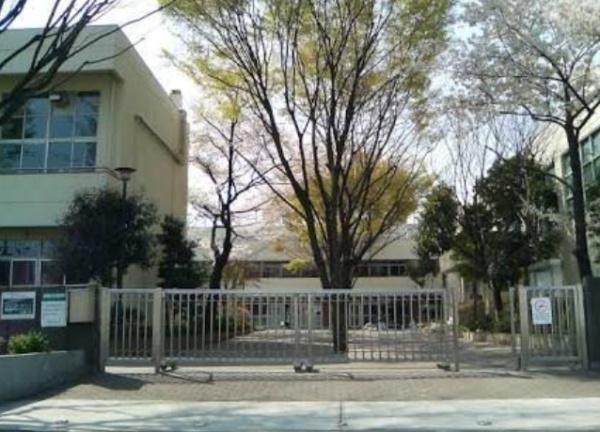 ライオンズマンション西高島平溝下公園弐番館(板橋区立高島第三中学校)