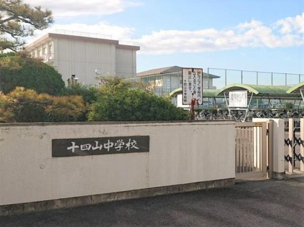 弥富市馬ケ地1号棟(弥富市立十四山中学校)