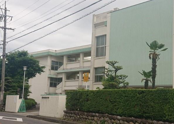 江南市村久野町平河2棟2号棟(江南市立草井小学校)