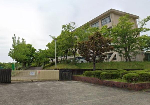 春日井市高森台二丁目1号棟(春日井市立高森台中学校)