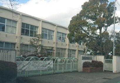 江南市飛高町中町1号棟(江南市立門弟山小学校)