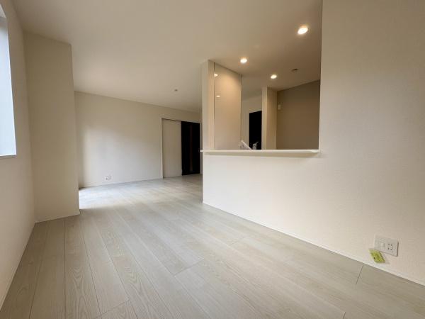 小牧市間々原新田1号棟(リビング)