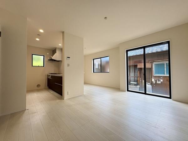 小牧市間々原新田1号棟(リビング)