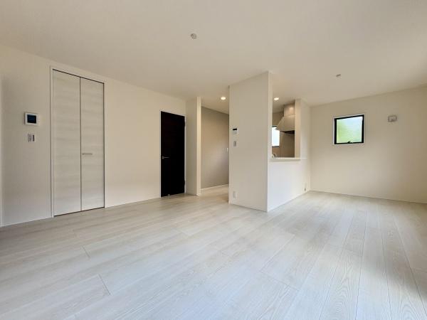 小牧市間々原新田1号棟(リビング)