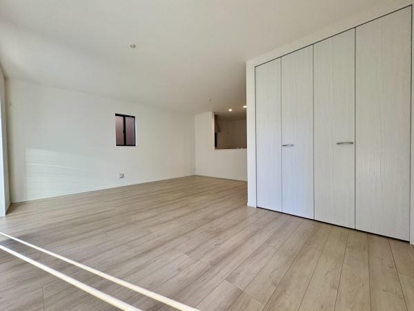 北名古屋市熊之庄山の前A号棟(リビング)