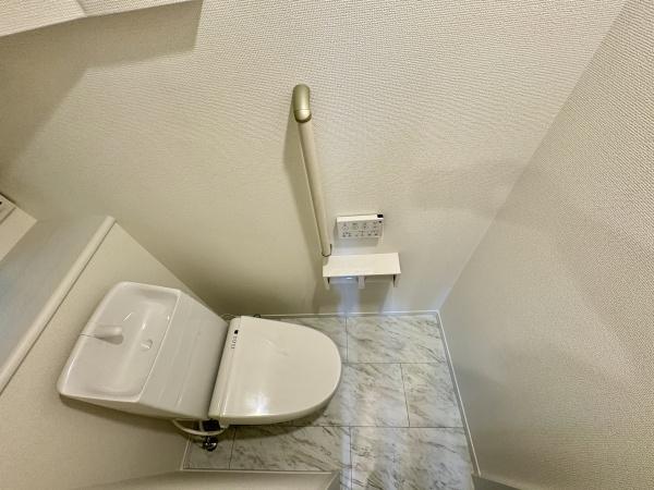 北名古屋市熊之庄山の前A号棟(トイレ)