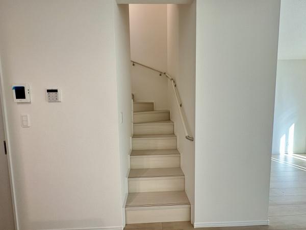 北名古屋市熊之庄山の前A号棟(玄関)