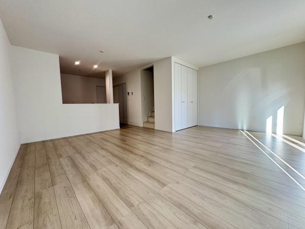 北名古屋市熊之庄山の前A号棟(リビング)