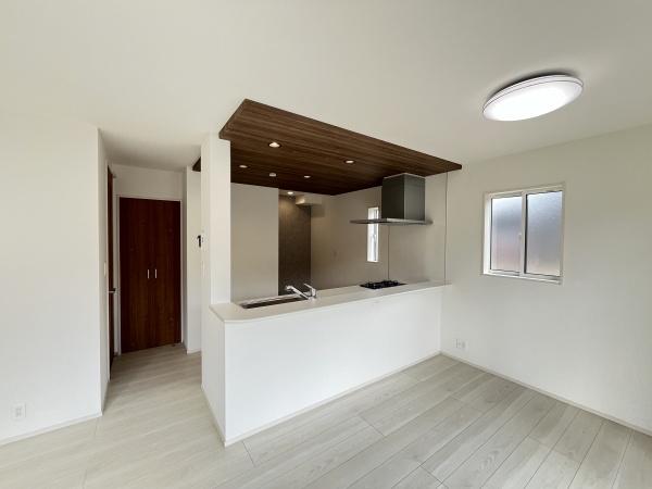 豊田市三軒町2丁目1号棟