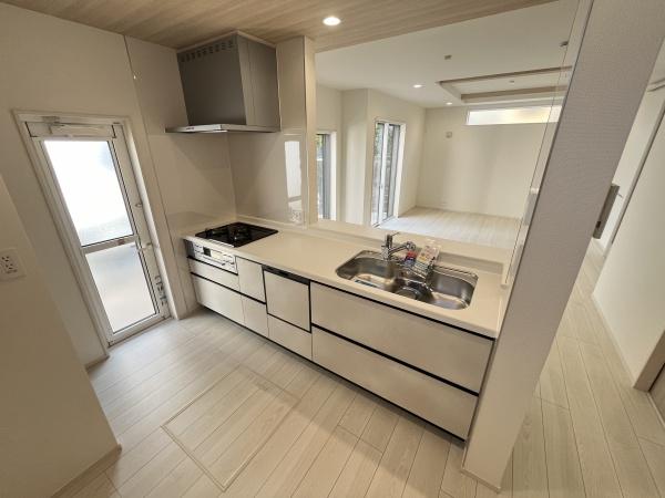 愛知郡東郷町白鳥3丁目1号棟(キッチン)