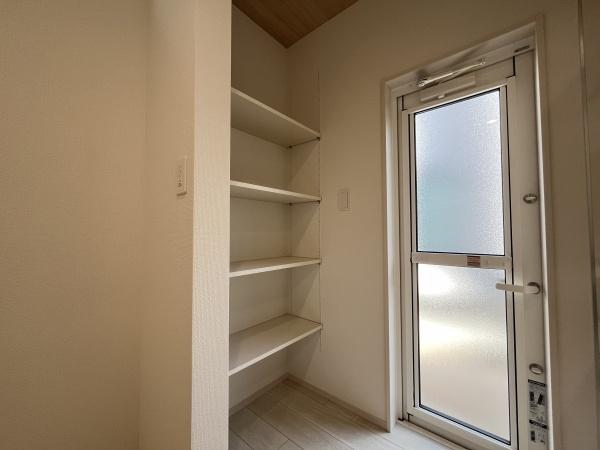 愛知郡東郷町白鳥3丁目1号棟(収納)