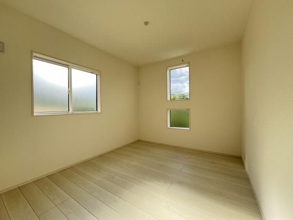 愛知郡東郷町白鳥3丁目1号棟(洋室)