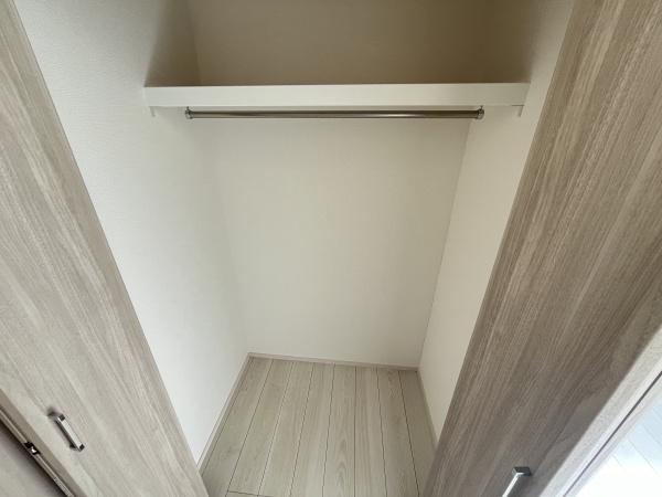 愛知郡東郷町白鳥3丁目1号棟(収納)