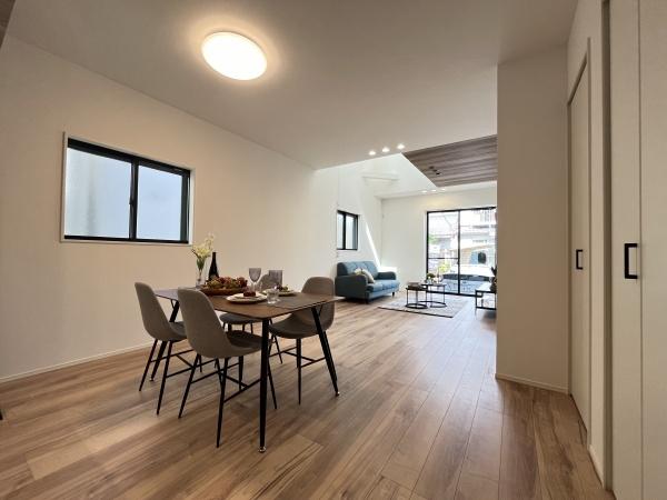 瑞穂区松月町336【2】1号棟(リビング)