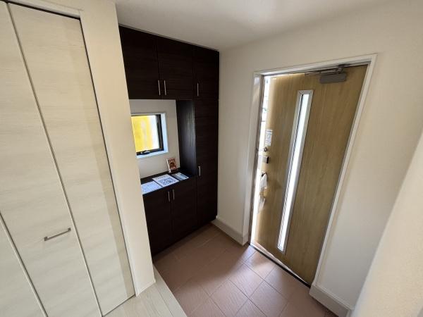 刈谷市野田町北菰神1号棟(玄関)