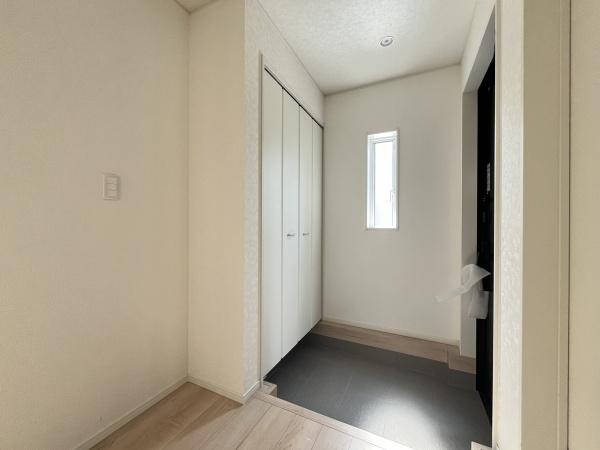 刈谷市小垣江町第82号棟(玄関)