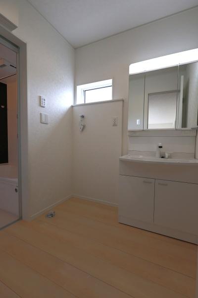 西尾市一色町松木島第6　8号棟