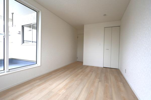 西尾市一色町松木島第6　8号棟
