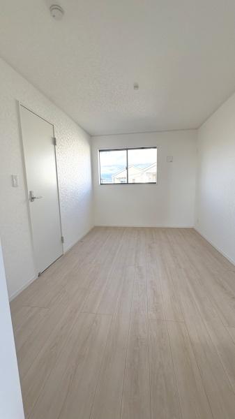 西尾市一色町松木島第9　5号棟
