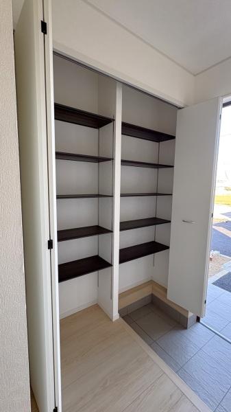西尾市一色町松木島第9　6号棟