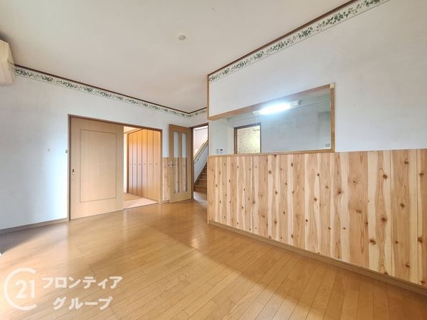 加古川市野口町長砂の中古一戸建て(リビング)