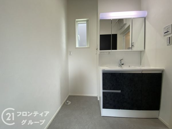 姫路市花田町小川　新築一戸建て　２号棟