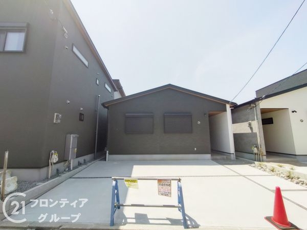 姫路市飾磨区阿成渡場　新築一戸建て　全３区画　2号棟