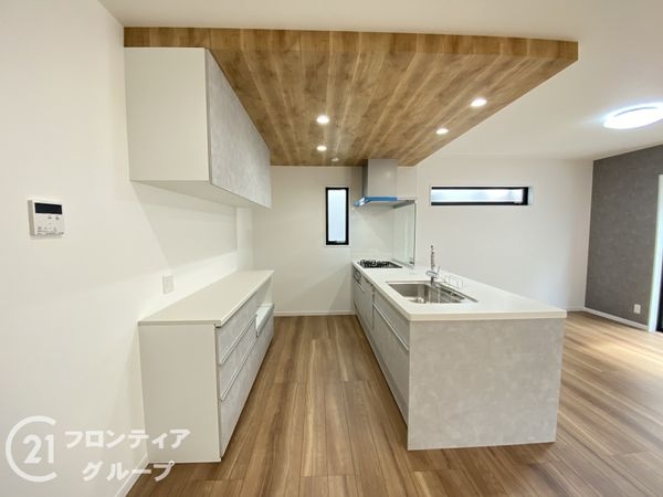 姫路市飾磨区阿成渡場　新築一戸建て　全３区画　2号棟