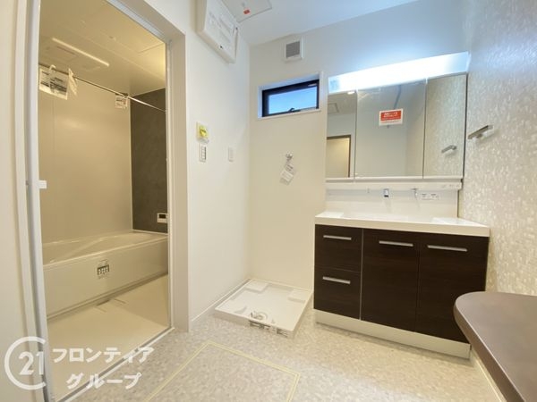 姫路市飾磨区阿成渡場　新築一戸建て　全３区画　2号棟