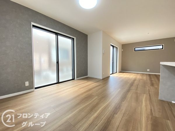 姫路市飾磨区阿成渡場　新築一戸建て　全３区画　2号棟