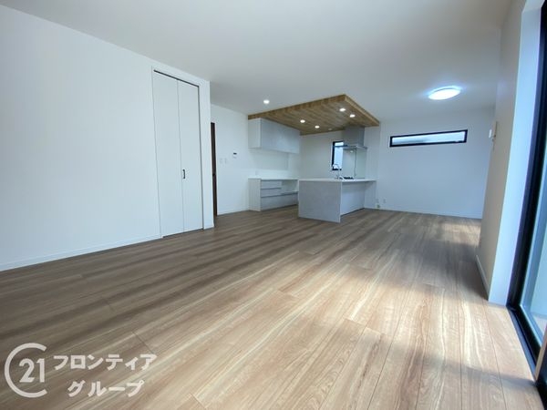 姫路市飾磨区阿成渡場　新築一戸建て　全３区画　2号棟