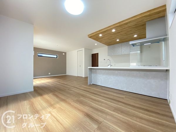 姫路市飾磨区阿成渡場　新築一戸建て　全３区画　2号棟