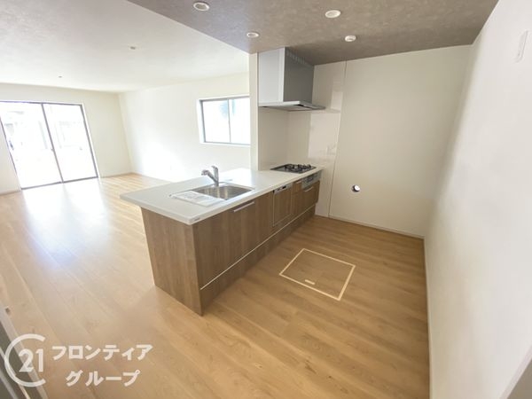 加古川市平岡町新在家　新築一戸建て　９期　２号棟