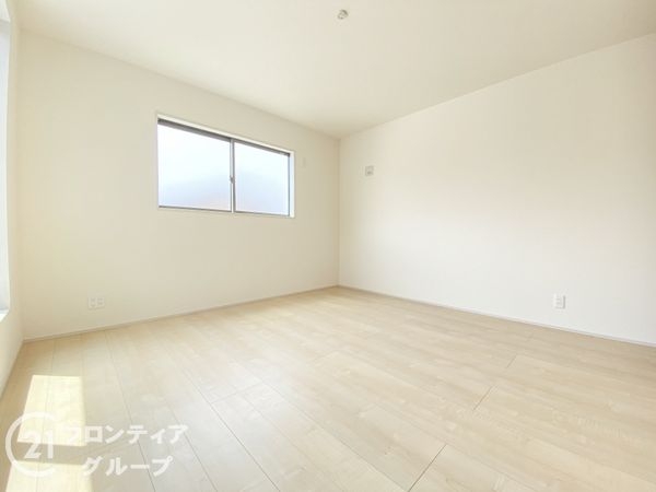 加古川市米田町平津　新築一戸建て　２号棟