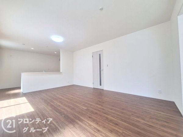 加古川市米田町平津　新築一戸建て　１号棟
