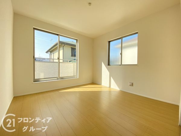 三木市緑が丘町西２丁目　新築一戸建て　２号棟