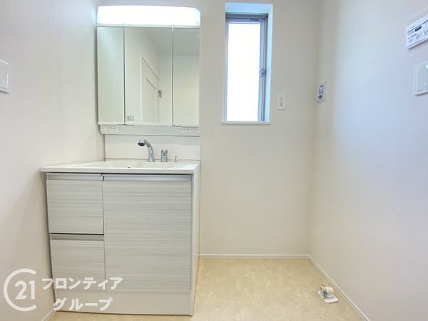 三木市緑が丘町西２丁目　新築一戸建て　２号棟