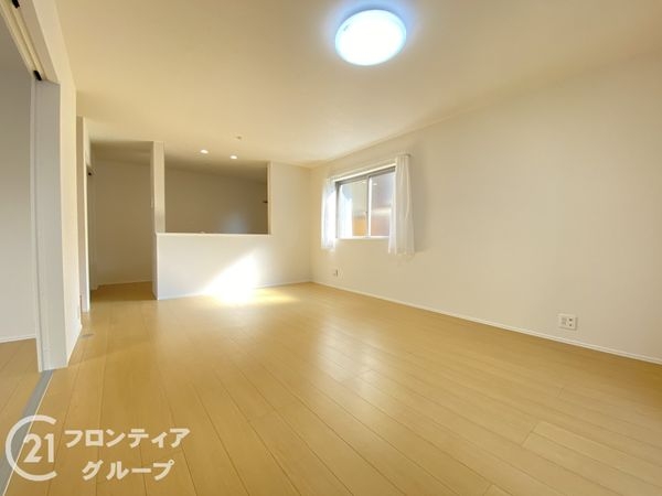 三木市緑が丘町西２丁目　新築一戸建て　２号棟